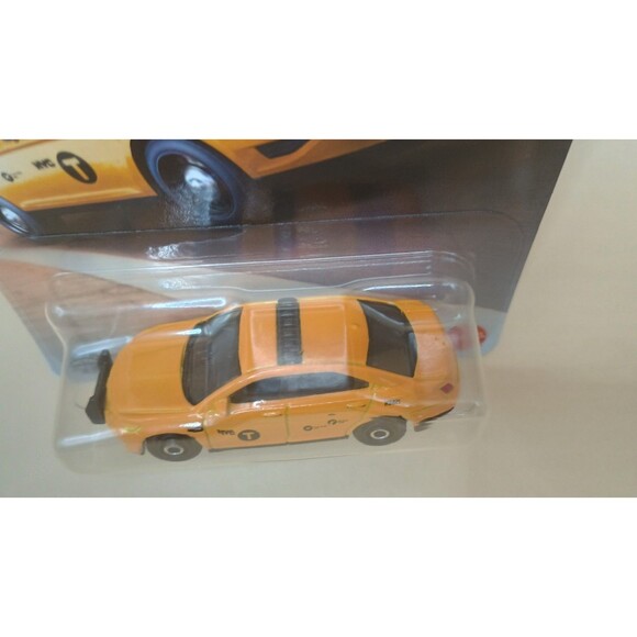 2025 Matchbox #29 Ford Police Interceptor YELLOW | NYC TAXI | FSC - Picture 3 of 6